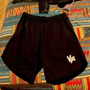 Size L young la shorts